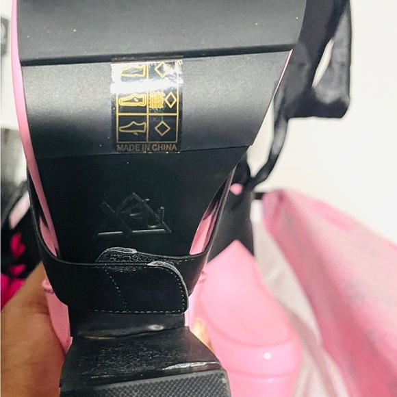 Monster High Draculara Vamp boots - Picture 5 of 7